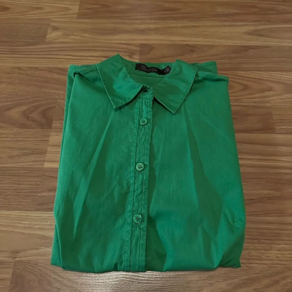 Like new! Button up (button down) Green shirt! Size M. The Limited - Picture 3 of 11